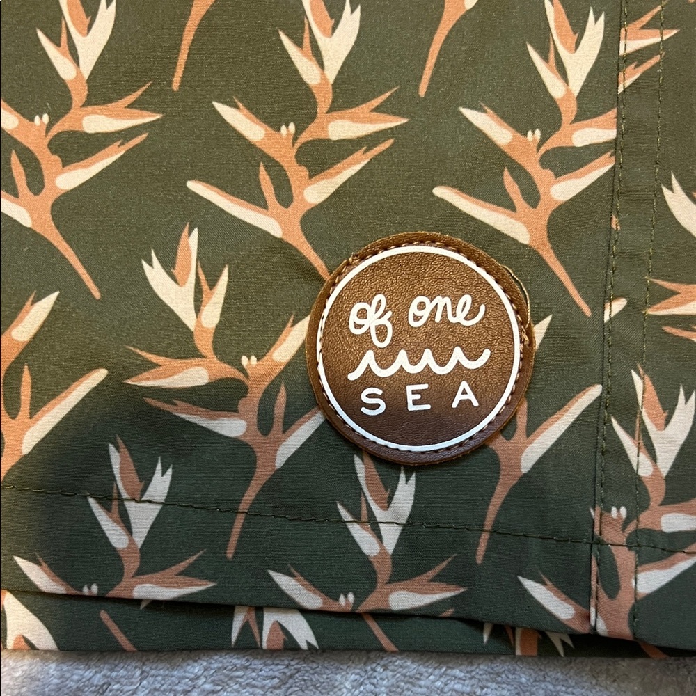 OF ONE SEA RT: $50 Men's Townshorts in Torch Ginger Green Seagrass size 32 - Picture 5 of 8